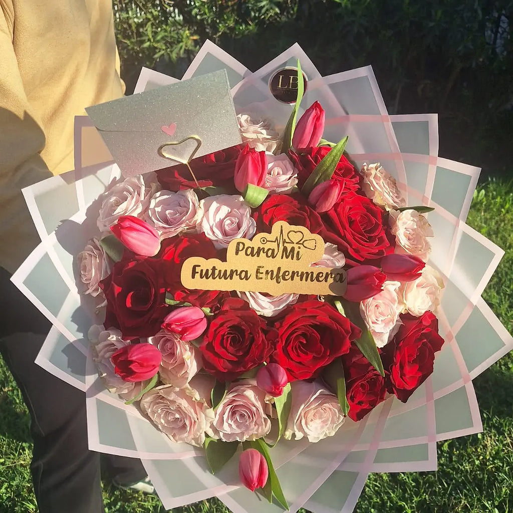 Rosas con tulipanes