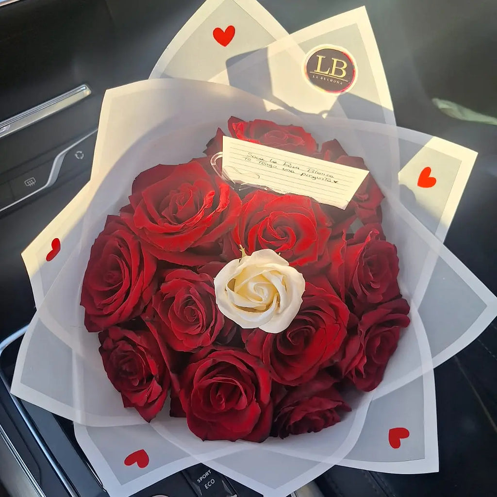 Ramo de 12 rosas naturales + mensaje oculto