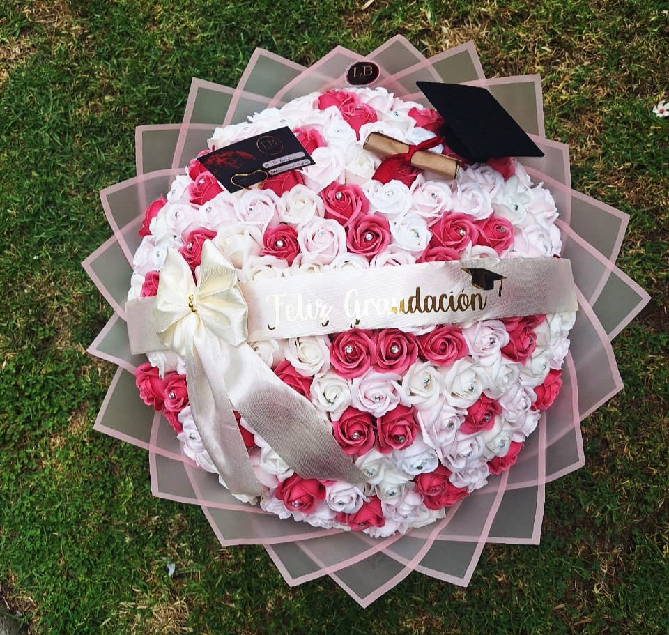 Ramo de 150 Rosas Eternas Graduación
